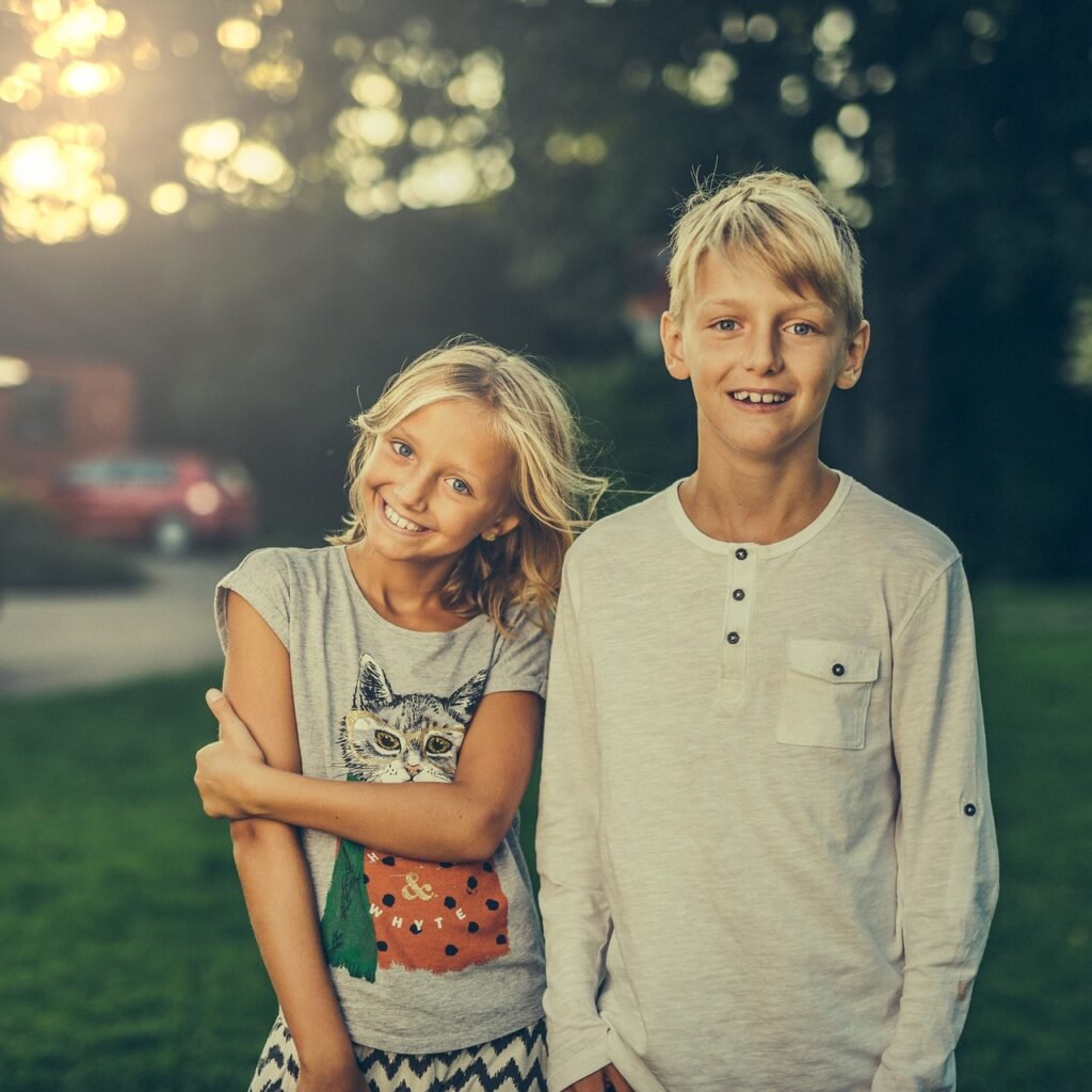 siblings, brother, nature-3315770.jpg